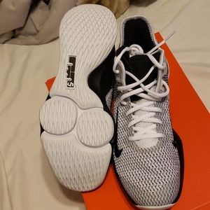 MEN'S NIKE LEBRON WITNESS IV BASKETBALL SHOES